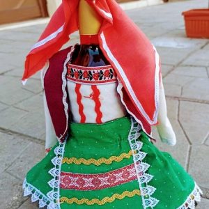 Бутилка вино в женска носия
