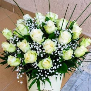 Перла 25 бели рози