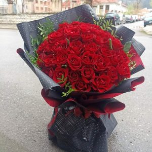 Стил 51 червени рози